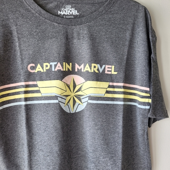 2/$20 Captain marvel grey short sleeve tshirt with logo across the front Size L - Picture 2 of 6